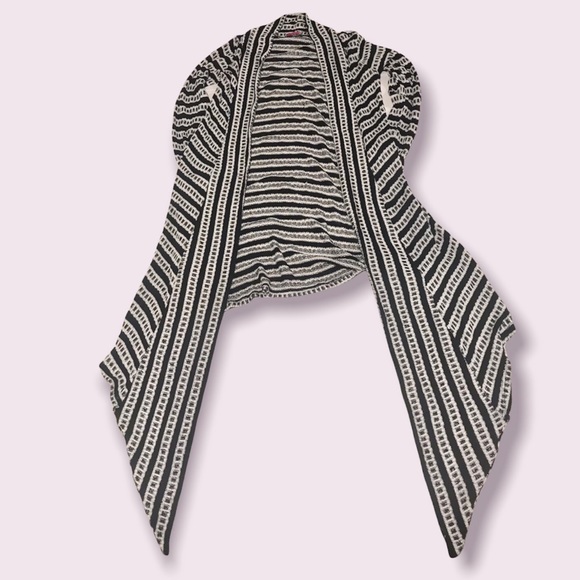 🌟SALE 2/$10.00‼️ Pretty young thing Women’s White/Black/Gray Cardigan size M - Picture 8 of 9